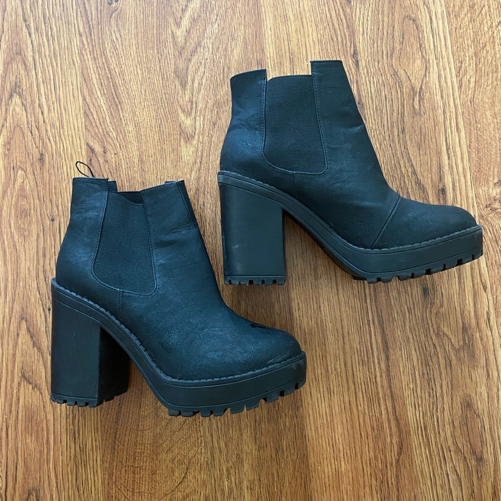 Black boot/wedges size 7